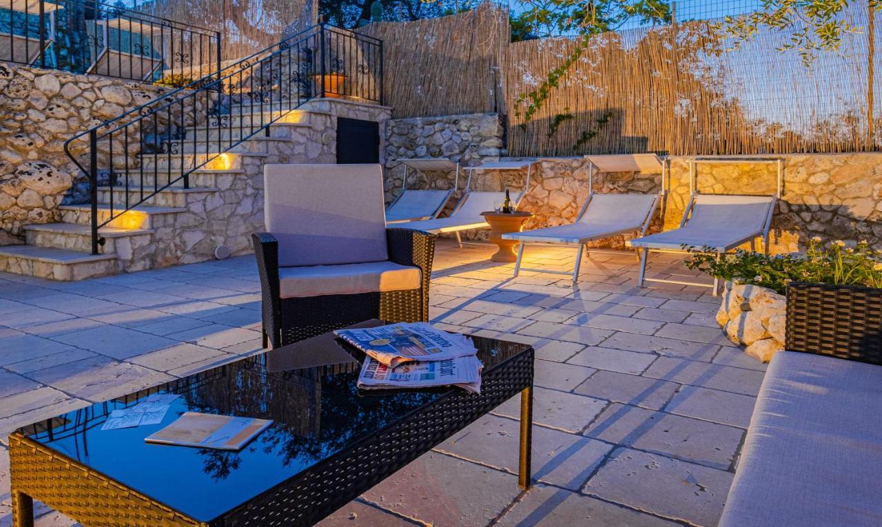 Villa Vanessa Con Piscina Privata - Castro Castro  Buitenkant foto