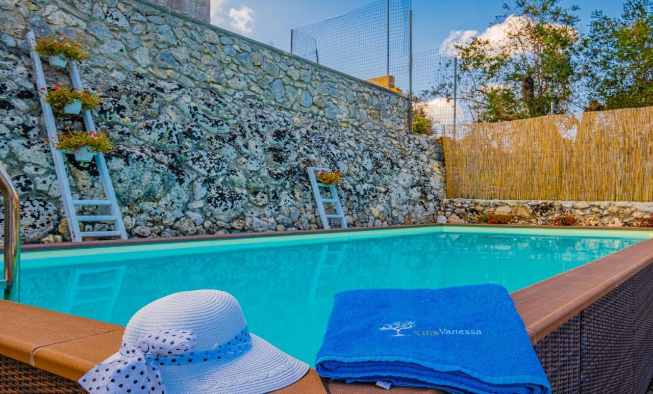 Villa Vanessa Con Piscina Privata - Castro Castro  Buitenkant foto