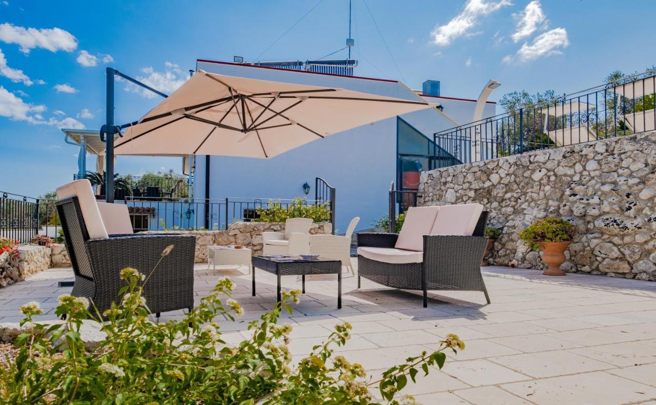 Villa Vanessa Con Piscina Privata - Castro Castro  Buitenkant foto
