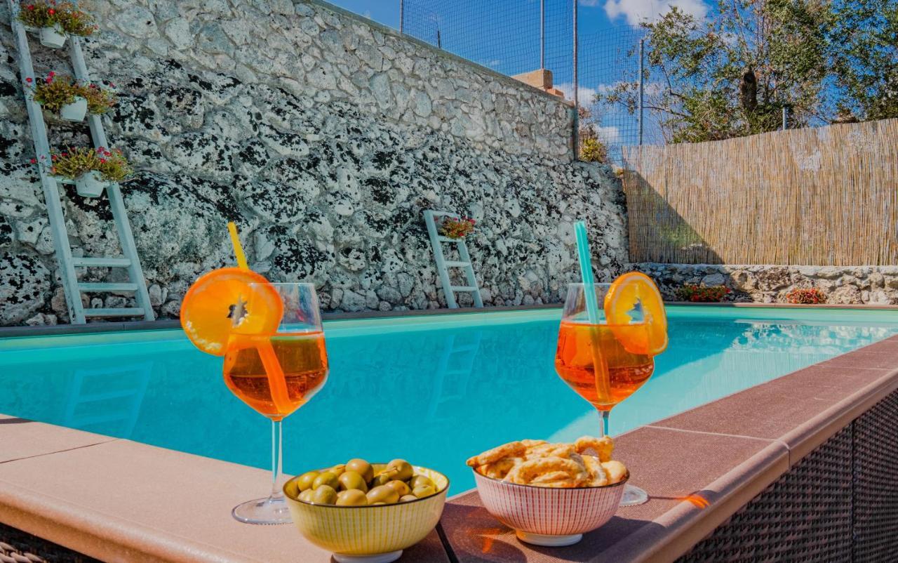 Villa Vanessa Con Piscina Privata - Castro Castro  Buitenkant foto