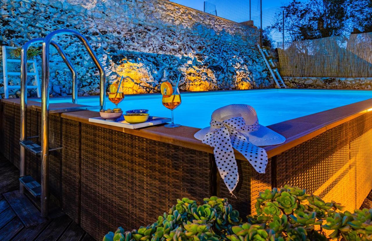Villa Vanessa Con Piscina Privata - Castro Castro  Buitenkant foto
