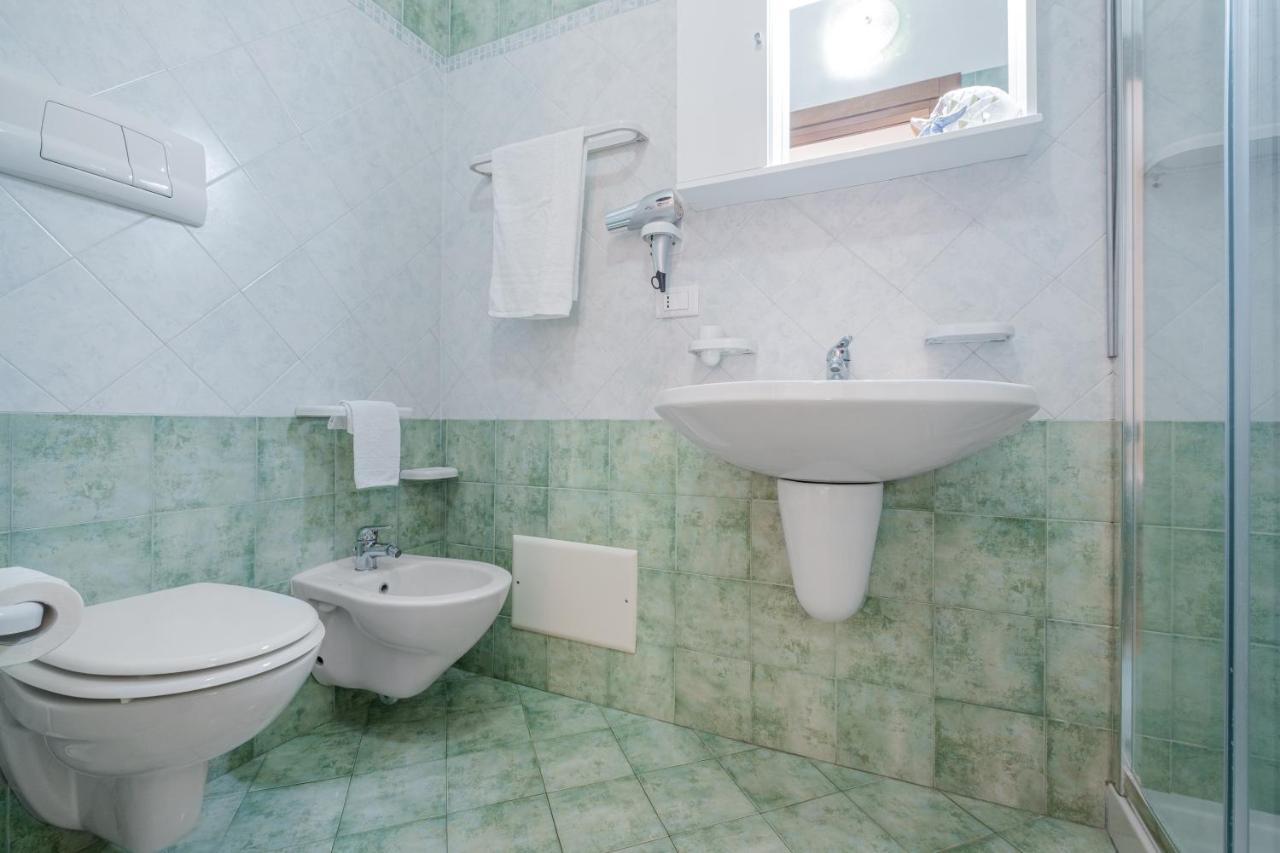 Villa Vanessa Con Piscina Privata - Castro Castro  Buitenkant foto